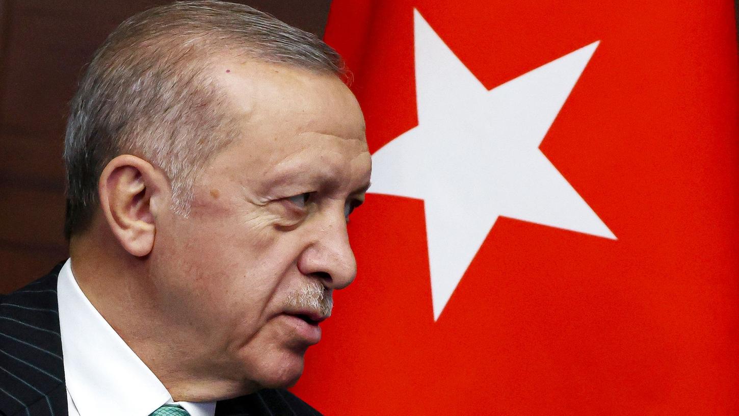 Umfragen zufolge hat Oppositionsführer Kemal Kilicdaroglu von der CHP gute Chancen, Präsident Recep Tayyip Erdogan nach 20 Jahren an der Macht abzulösen. Umfragen zufolge hat Oppositionsführer Kemal Kilicdaroglu von der CHP gute Chancen, Präsident Recep Tayyip Erdogan nach 20 Jahren an der Macht abzulösen.