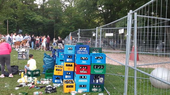 Reaktion auf Bergkirchweih-Partys: Stadt Erlangen baut Tore auf Bolzplatz am Bürgermeistersteg ab