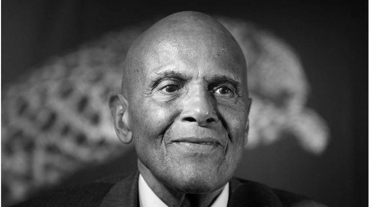 Der legendäre US-Sänger, Schauspieler und Entertainer Harry Belafonte ist tot. Er verstarb im Alter von 96 Jahren in seinem New Yorker Zuhause an Herzversagen, mit seiner Frau Pamela an seiner Seite. Neben seiner Frau und vier Kindern hinterlässt Belafonte zwei Stiefkinder und acht Enkel. Der legendäre US-Sänger, Schauspieler und Entertainer Harry Belafonte ist tot. Er verstarb im Alter von 96 Jahren in seinem New Yorker Zuhause an Herzversagen, mit seiner Frau Pamela an seiner Seite. Neben seiner Frau und vier Kindern hinterlässt Belafonte zwei Stiefkinder und acht Enkel.