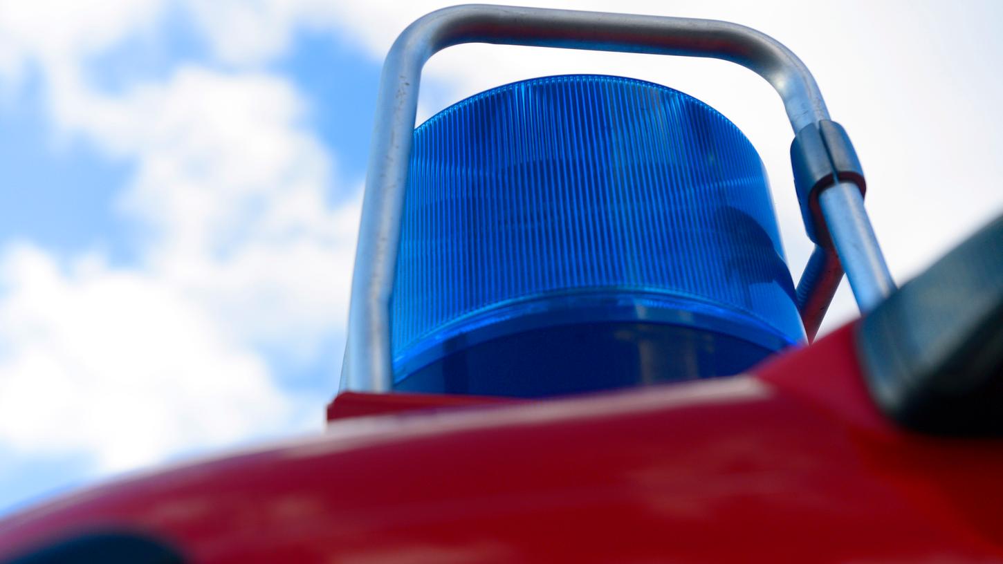 Bei einem Unfall mit einem Feuerwehrauto verlor eine Radfahrerin ihr Leben. Bei einem Unfall mit einem Feuerwehrauto verlor eine Radfahrerin ihr Leben.