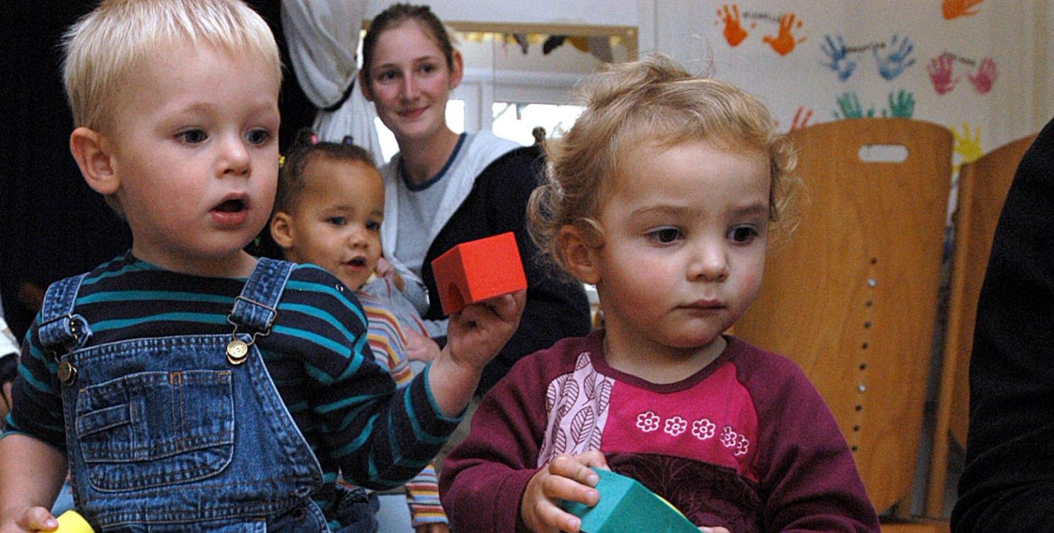In Altdorf können Kinder ab sechs Monaten ab sofort im "Haus der kleinen Talente" spielen . Die Rummelsberger Diakonie hat dort eine Kinderkrippe eröffnet. (Symbolbild)