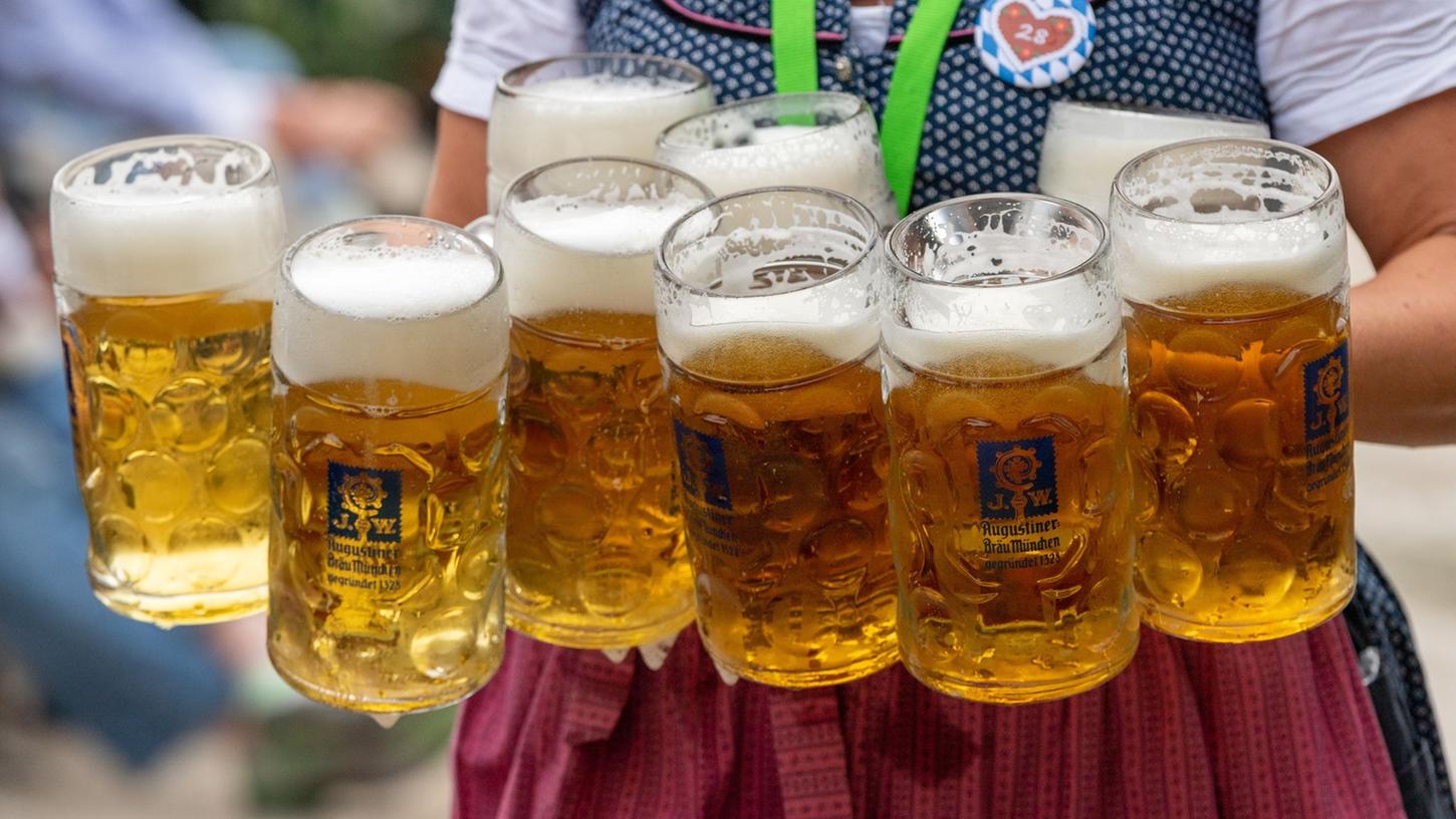 Dieses Jahr kostet die Maß Festbier auf der Regensburger Dult 12,20 Euro. Dieses Jahr kostet die Maß Festbier auf der Regensburger Dult 12,20 Euro.
