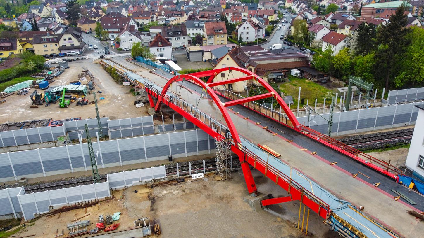 Bis Ende Juni ist die Piastenbrücke – der wichtigste Zugangsweg zum Kellerwald und zum Annafest – komplett gesperrt. Danach soll die Verkehrsfreigabe erfolgen. Bis Ende Juni ist die Piastenbrücke – der wichtigste Zugangsweg zum Kellerwald und zum Annafest – komplett gesperrt. Danach soll die Verkehrsfreigabe erfolgen.