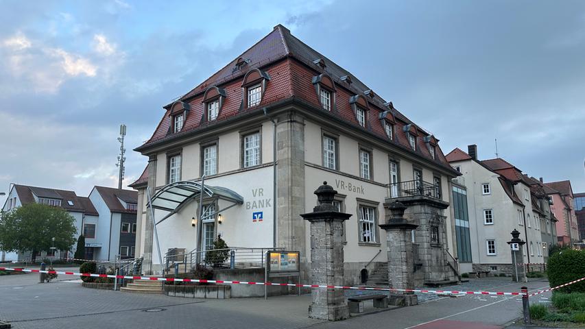 Genauere Untersuchungen des Sprengstoffs sollen in den kommenden Tagen im Kriminaltechnischen Institut des BLKA in München stattfinden.