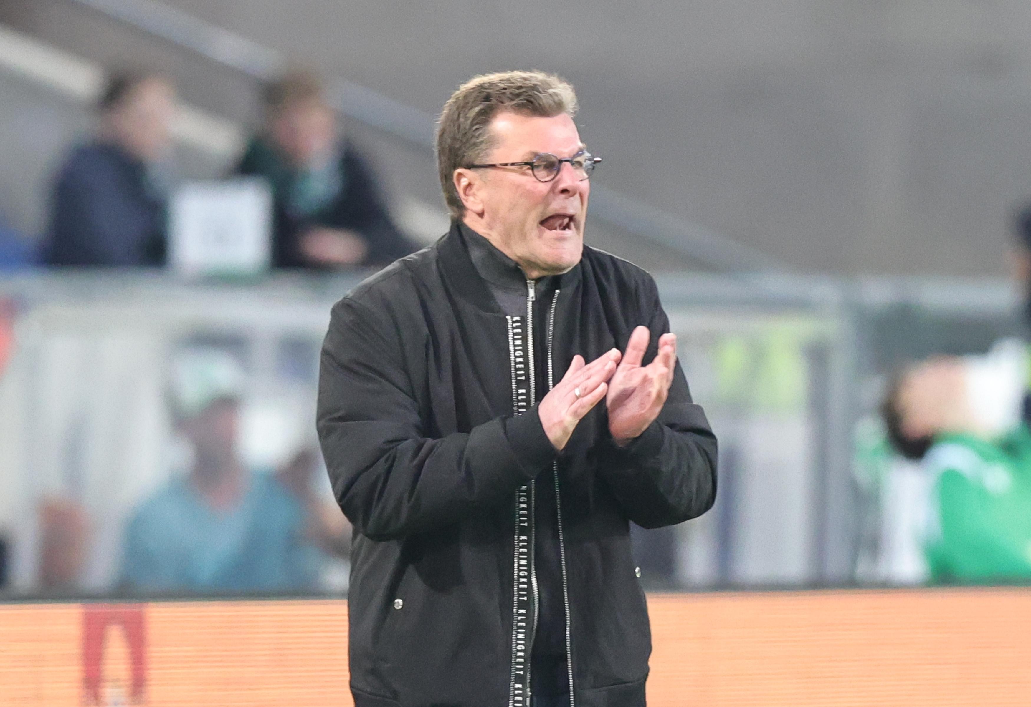 Dieter Hecking outete sich vor der Partie als Feind der Mathematik. Auf Rechenspiele, sagte der Club-Coach, habe er keine Lust - den Abstiegskampf will er über Leistung für den 1. FC Nürnberg entscheiden. Die Devise für die Partie gegen Hannover also: volle Kraft voraus.   