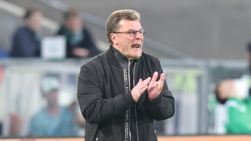 Dieter Hecking outete sich vor der Partie als Feind der Mathematik. Auf Rechenspiele, sagte der Club-Coach, habe er keine Lust - den Abstiegskampf will er über Leistung für den 1. FC Nürnberg entscheiden. Die Devise für die Partie gegen Hannover also: volle Kraft voraus.   