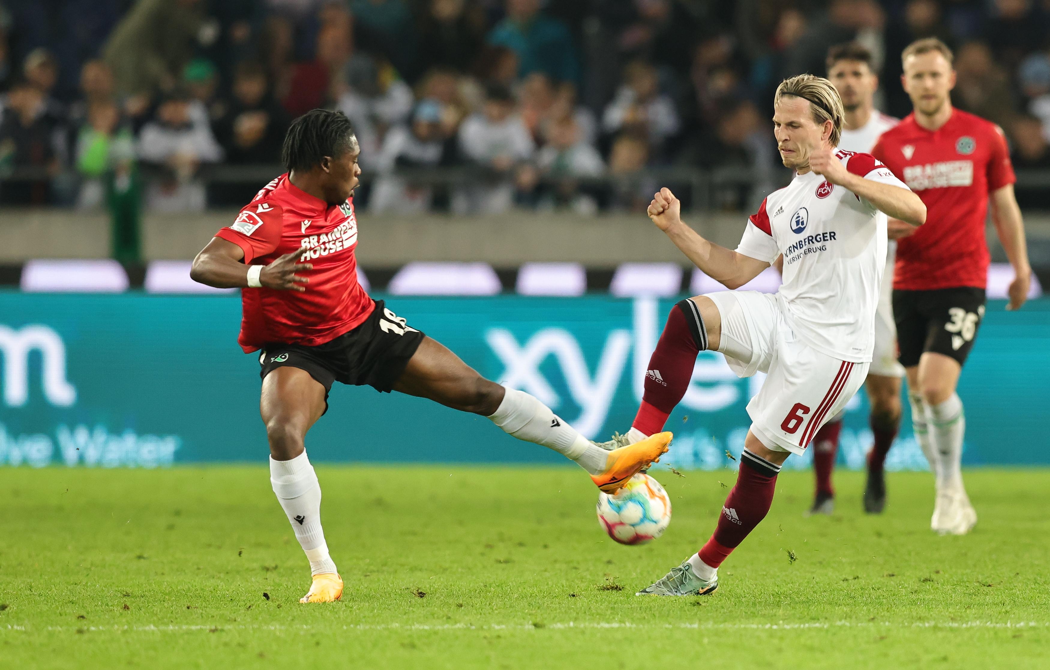 Im Flutlicht Hannovers geht es für den Club vielleicht nicht um alles - aber um vieles. Ein Dreier täte der Hecking-Elf gut, die sich ein Polster auf die akuten Abstiegsränge anfressen könnte.   