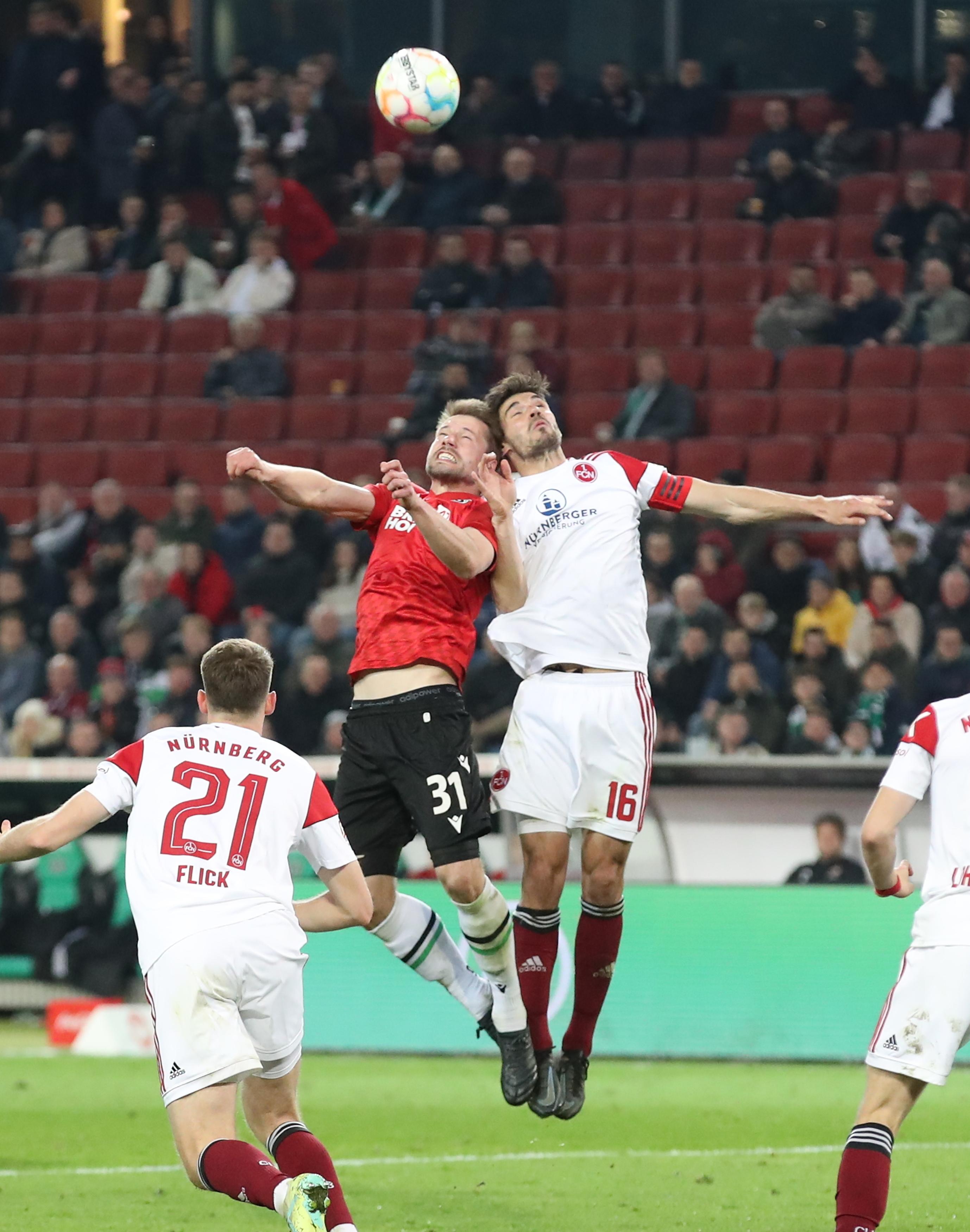 Nicht einmal zehn Minuten später wird das Laissez Faire in der Abwehr bestraft. Börner überflügelt vor dem Club-Kasten alle ...   