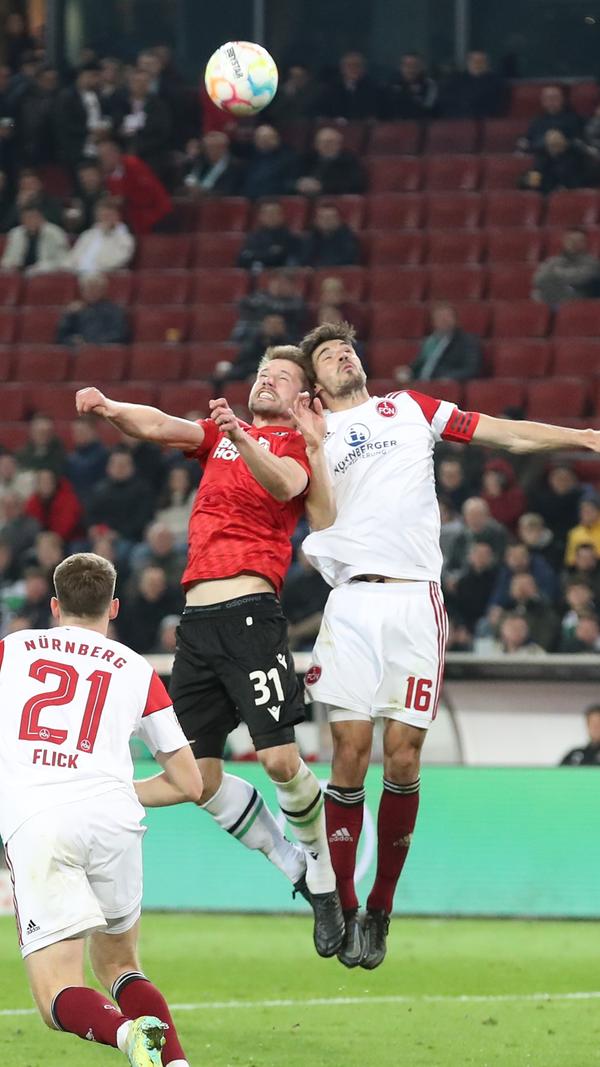 Nicht einmal zehn Minuten später wird das Laissez Faire in der Abwehr bestraft. Börner überflügelt vor dem Club-Kasten alle ...