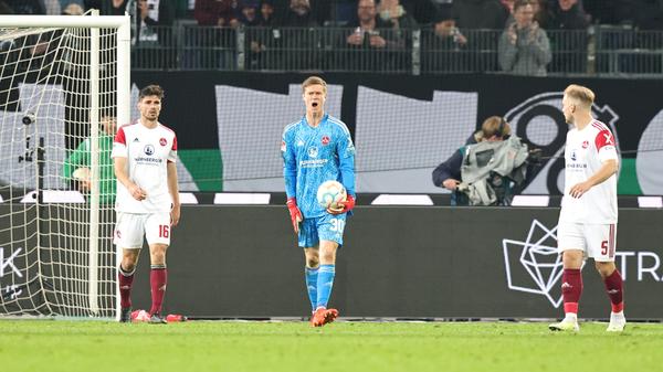 In den verbleibenden 20 Minuten geht so gut wie gar nichts mehr aus Nürnberger Sicht, die Gäste fügen sich ihrem schmerzhaftem Schicksal.