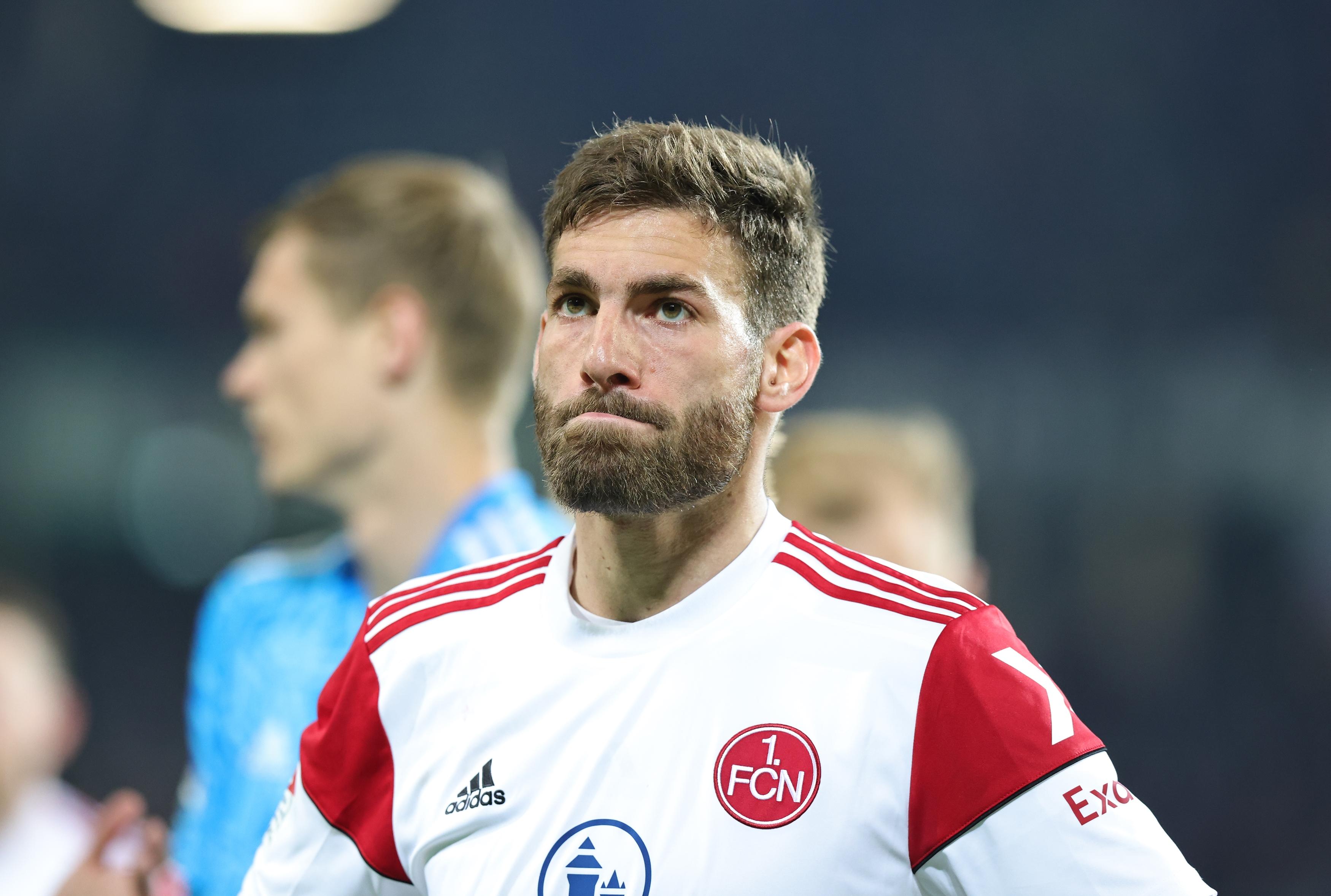 Da fällt auch Ex-Kapitän Valentini wenig bis nichts ein. 