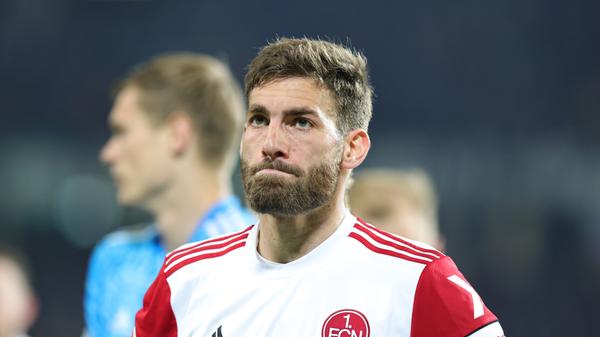 Da fällt auch Ex-Kapitän Valentini wenig bis nichts ein.