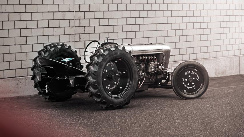 Der Lamborghini-Traktor sieht schnell aus, fährt aber nur 40 km/h.