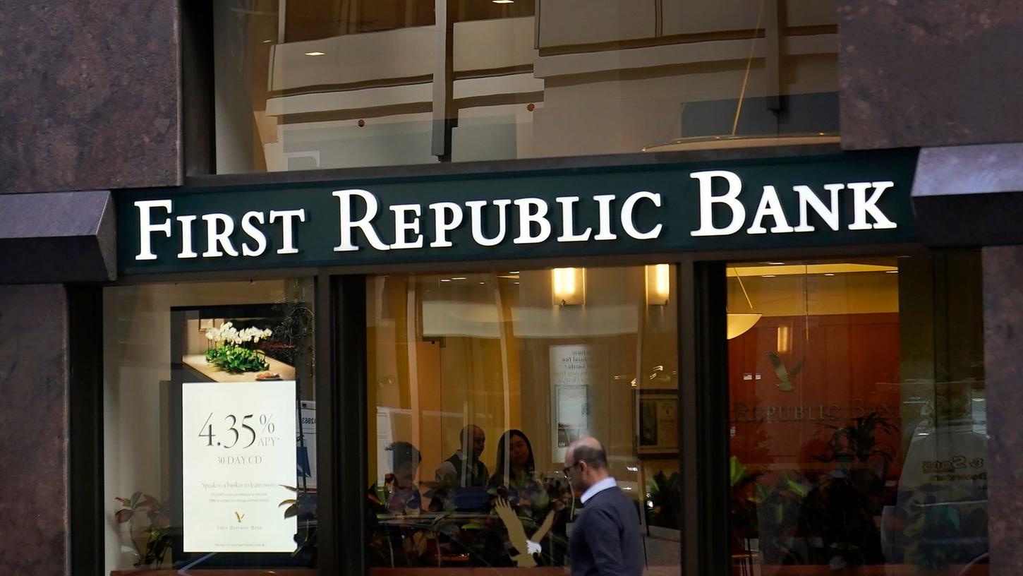 Die ins Straucheln geratene US-Bank First Republic wird vom Finanzkonzern JP Morgan Chase übernommen.