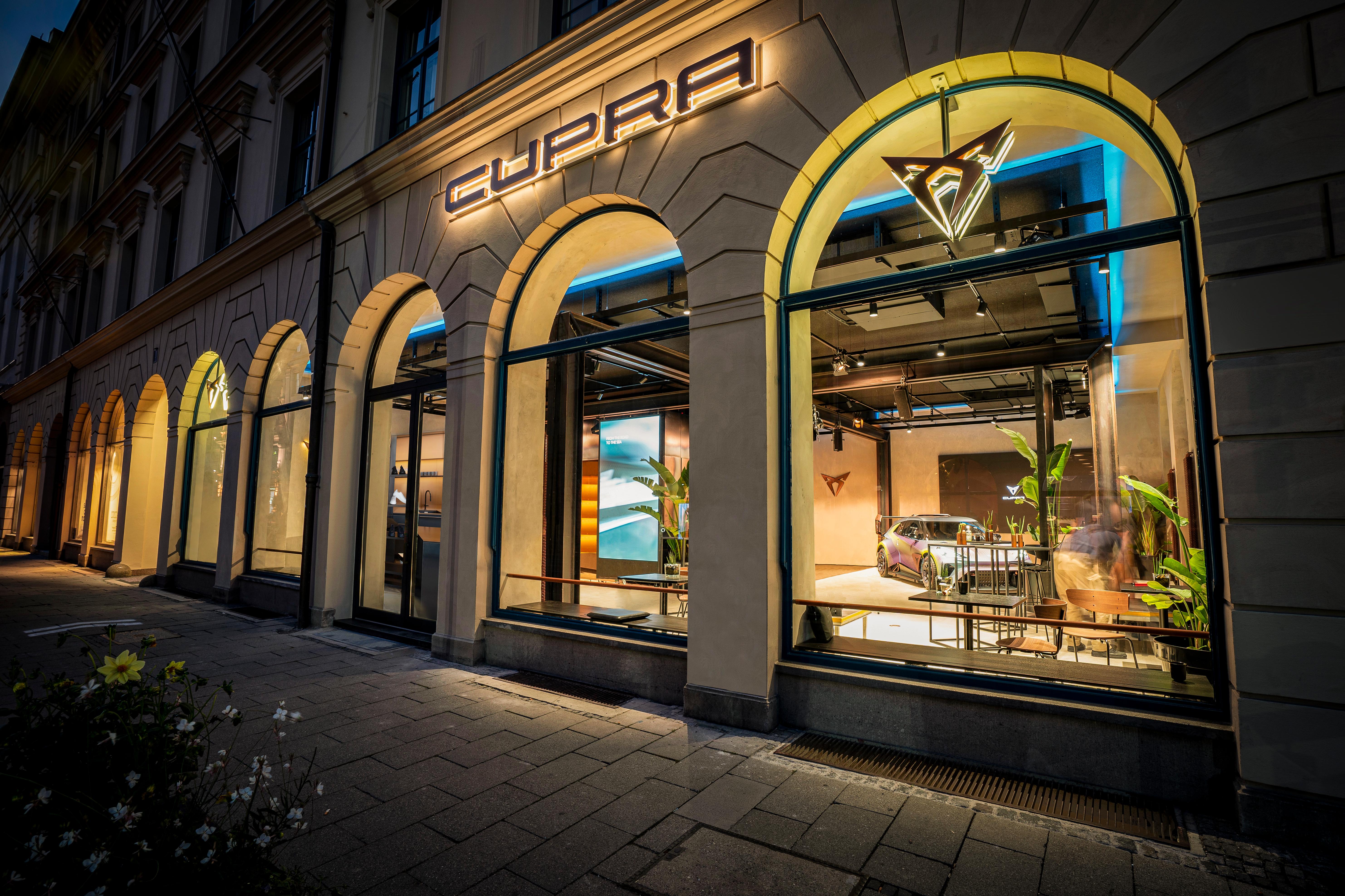 Schicker Showroom: Cupra City-Garage in München. Schicker Showroom: Cupra City-Garage in München.