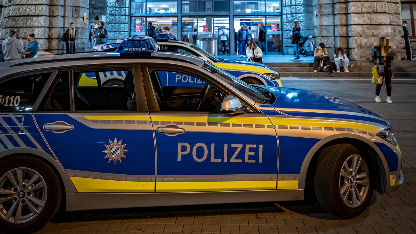 Ein größeres Aufgebot der Polizei war am Dienstagabend vor dem Hauptbahnhof im Einsatz. 