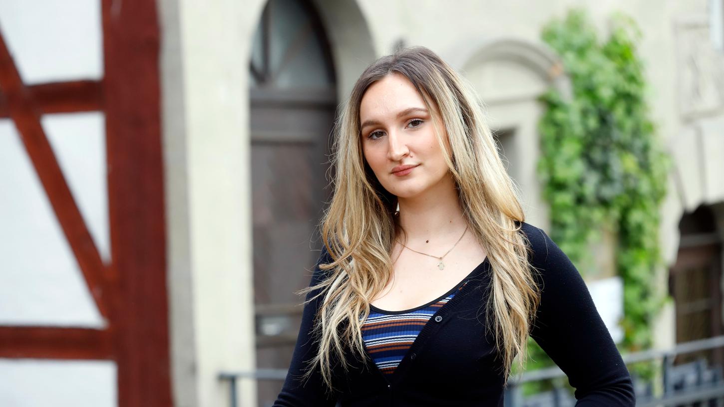 Nisa Bajric aus Franken ist 21 Jahre und arbeitet seit Jahren an ihrer Musik-Karriere.