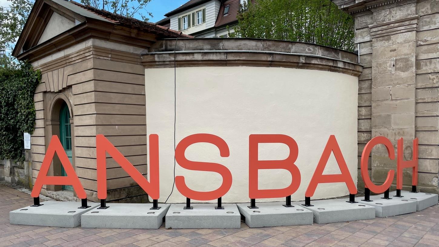 Aktuell stehen die Buchstaben vor dem Neuen Tor an der Promenade. Dort sollen sie aber nicht für immer bleiben. Aktuell stehen die Buchstaben vor dem Neuen Tor an der Promenade. Dort sollen sie aber nicht für immer bleiben.