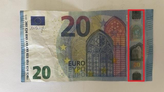 So ein gefälschter 20-Euro-Schein ist im Mai in Ansbach aufgetaucht. Markiert ist der aufgedruckte seitliche Hologrammstreifen.
