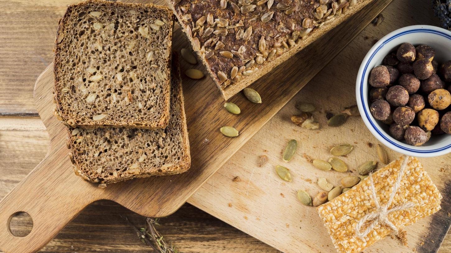 Der Lebensmittelhersteller Vitana Gesunde Ernährung GmbH ruft derzeit drei verschiedene Brotsorten zurück. (Symbolbild)