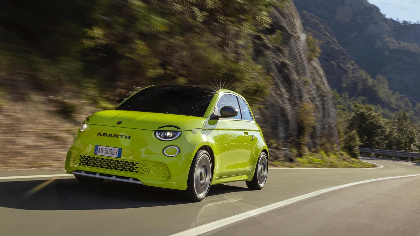 Heißt mit Familiennamen nicht mehr Fiat, sondern Abarth: Der 500e im Sport-Outfit. Heißt mit Familiennamen nicht mehr Fiat, sondern Abarth: Der 500e im Sport-Outfit.