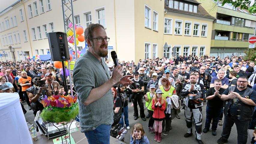 Oberbürgermeister Florian Janik begrüßte die Teilnehmer und Zuschauer.