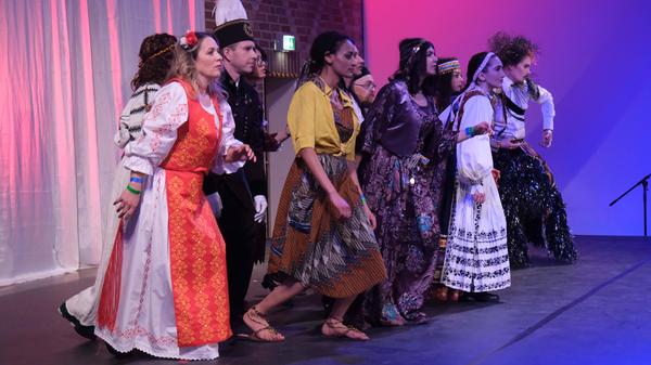 Auch Trachten aus verschiedenen Ländern, in denen Menschen in Nürnberg familiäre Wurzeln haben, gab es dabei zu sehen.