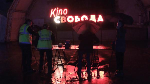 Nichts Geringeres als Freiheit und Demokratie nahm sich die Installation "Liberty Cinema" der polnischen Künstlerin Karolina Bregula zum Thema. Die "Freiheit" leuchtete nur, wenn die Besucher selbst aktiv wurden und zur Kurbel griffen.