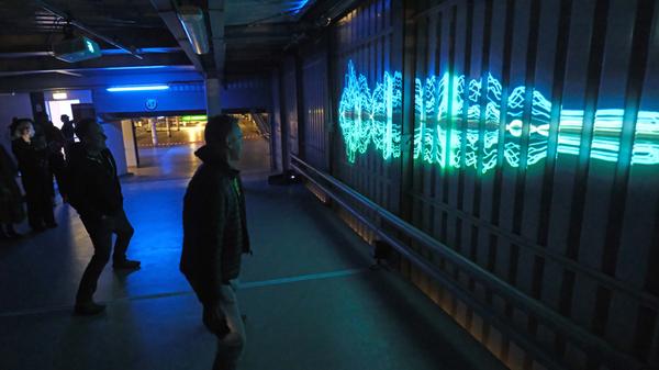 Die "Empreintes Sonores", die Klang-Abdrücke im Parkhaus Sterntor, kamen auch gut an. Was ins Mikrofon sprechen oder singen und dann durch seine eigene Tonspur laufen - das hatte was!