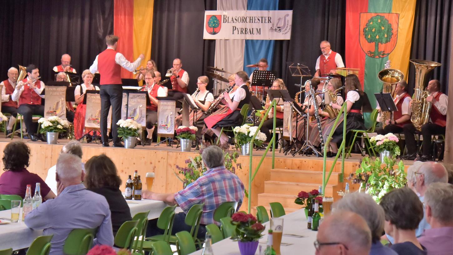 Das Blasorchester Pyrbaum unterhielt sein Publikum beim Frühjahrskonzert mit Musikstücken aus aller Welt.