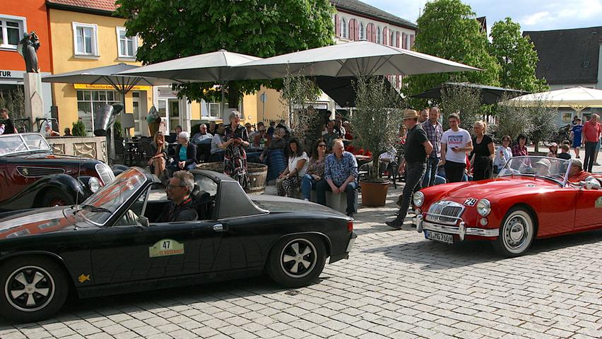 Eine spannende „Rosenhut“-Brennerei-Oldtimer-Rallye schlängelte sich am Samstag durch die fränkische Blühnatur.