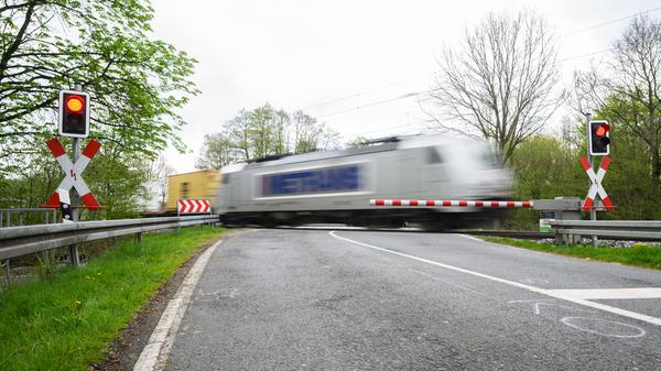 Ermittlungen nach tödlichem Unfall auf Bahnübergang