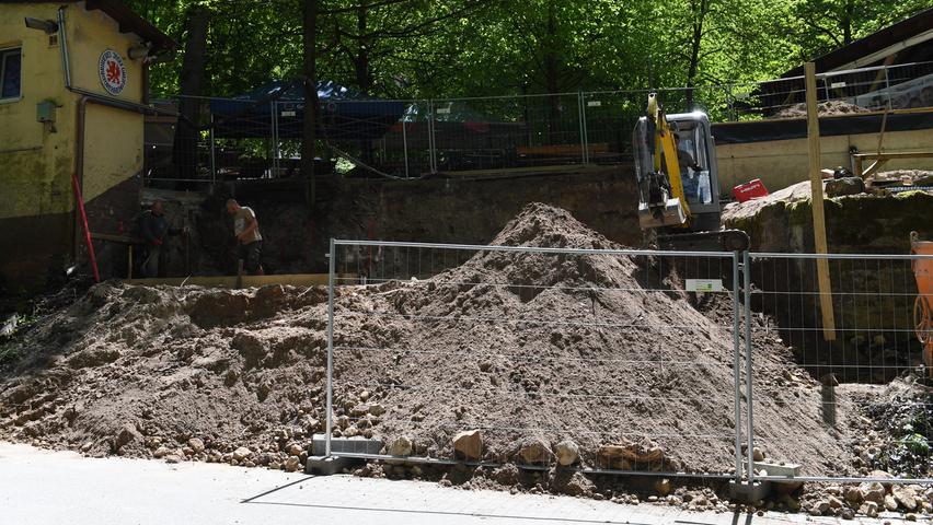 Die Treppe ist weg: Auch am Greif-Keller im Kellerwald Forchheim gibt es jetzt eine Großbaustelle Die Treppe ist weg: Auch am Greif-Keller im Kellerwald Forchheim gibt es jetzt eine Großbaustelle