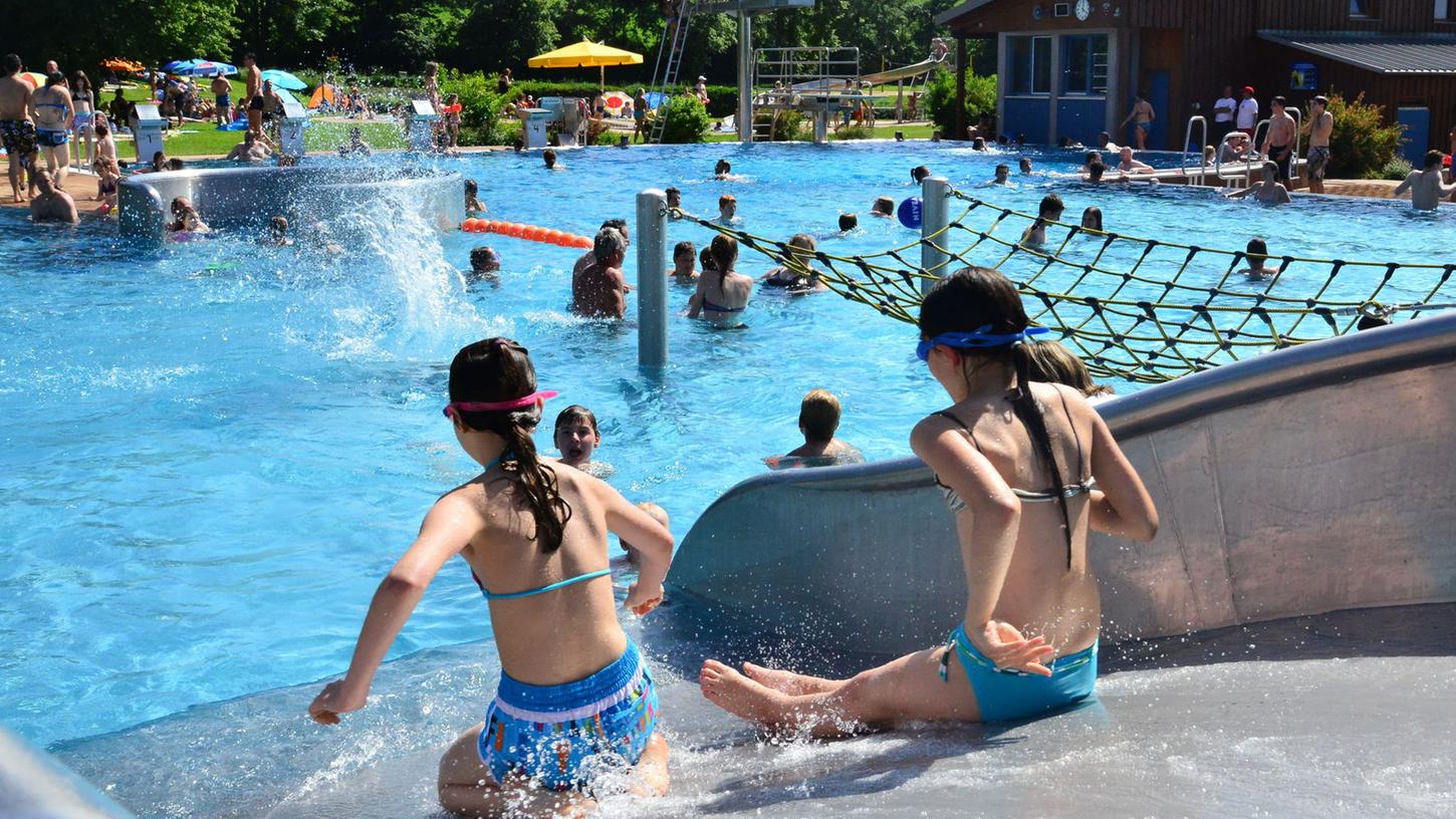 Badefreuden im Langenaltheimer Freibad. 