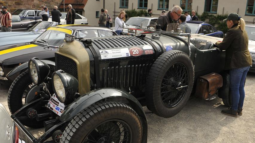 Zum besonderen Hingucker wurde der 95-jährige Bentley 4,5 Litre Le Mans aus dem Jahr 1928.