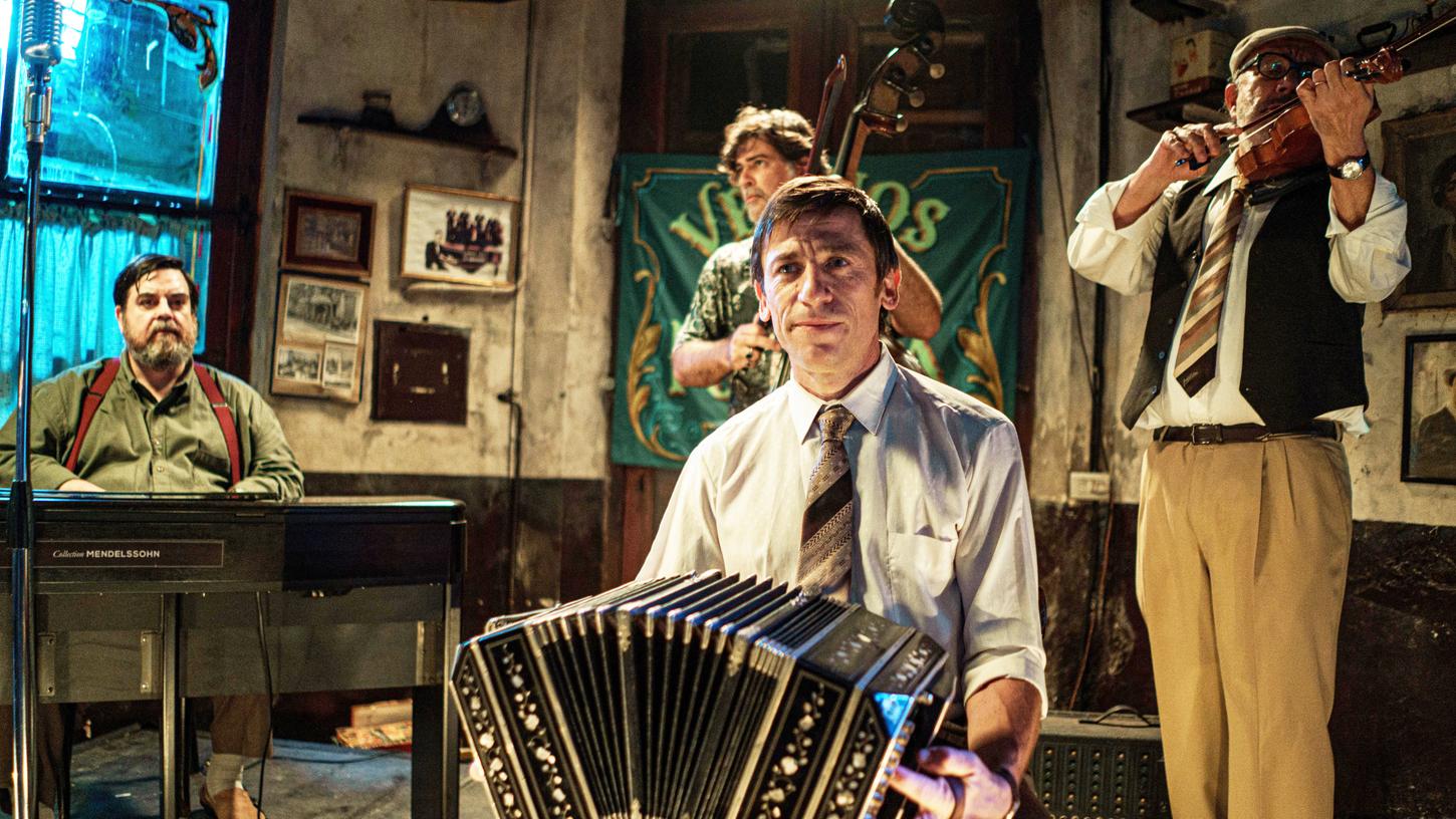 Tito Godoy (hinten) und Manuel Vicente in "Adios Buenos Aires", einer leidenschaftlichen Hommage an die argentinische Hauptstadt und den Tango. Tito Godoy (hinten) und Manuel Vicente in "Adios Buenos Aires", einer leidenschaftlichen Hommage an die argentinische Hauptstadt und den Tango.