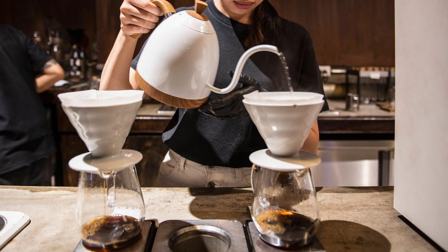 Mehr als zwei Drittel der Deutschen trinken ihren Kaffee gern als Filterkaffee. Mehr als zwei Drittel der Deutschen trinken ihren Kaffee gern als Filterkaffee.