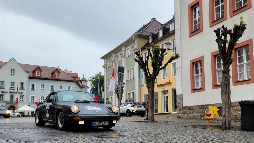 Die Porsche kündigten sich bereits durch lautes Motorengeheul, bevor sie auf durch die Altstadt fuhren.