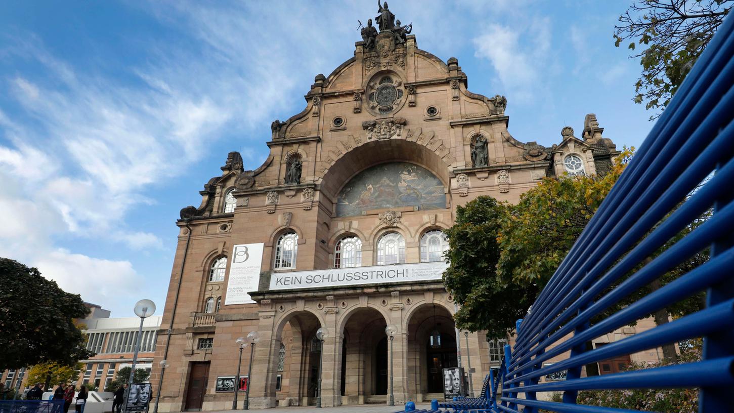 Das Nürnberger Opernhaus lockt in der Spielzeit 2023/24 mit neuen Produktionen und einem neuen Genaralmusikdirektor. Das Nürnberger Opernhaus lockt in der Spielzeit 2023/24 mit neuen Produktionen und einem neuen Genaralmusikdirektor.