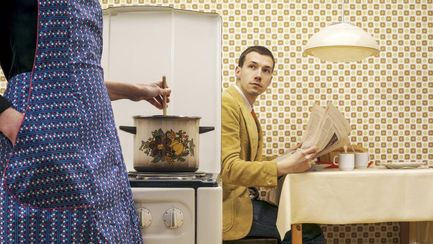 Kein fester Job mehr, dafür rund um die Uhr den Partner verwöhnen: Das ist der Traum der sogenannten "Stay at Home Girlfriends". (Symbolbild) Kein fester Job mehr, dafür rund um die Uhr den Partner verwöhnen: Das ist der Traum der sogenannten "Stay at Home Girlfriends". (Symbolbild)