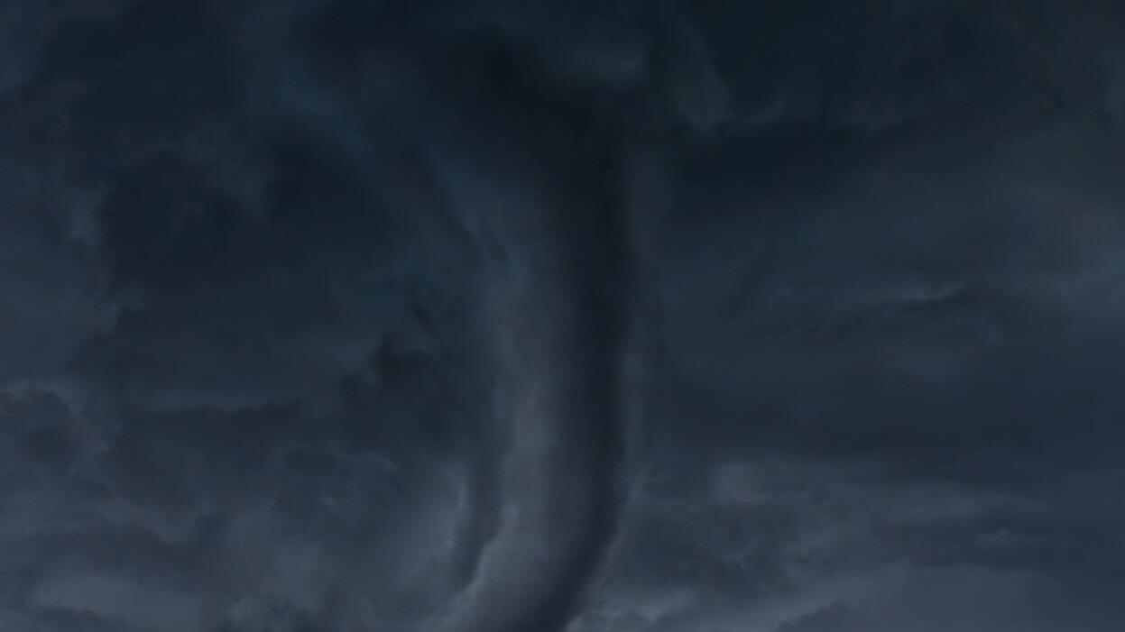 Extrem seltenes Naturphänomen Tornado wütet auf Berggipfel