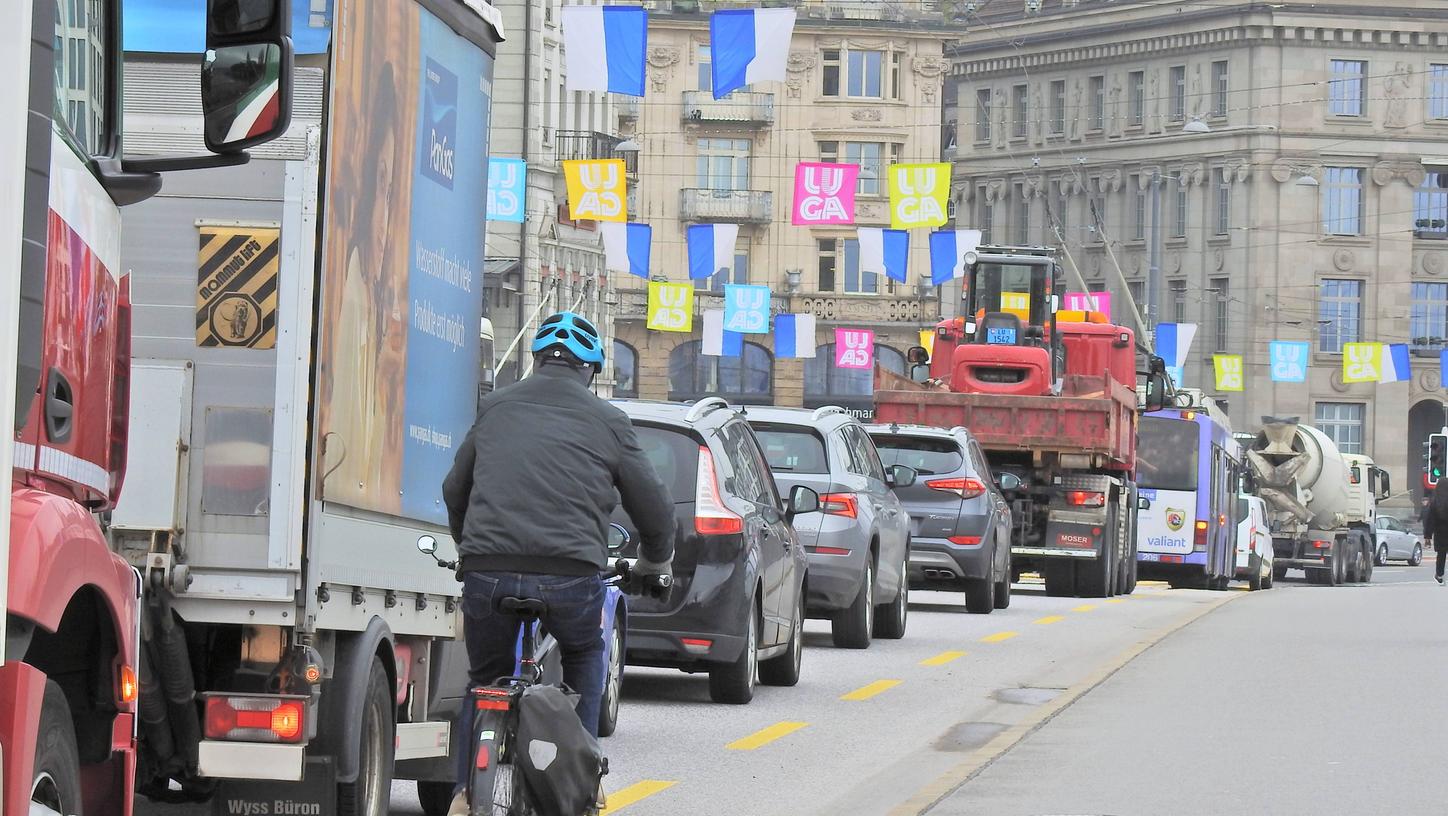 Verzichtet Sie, wenn nötig, vorsichtshalber auf Ihr Vorfahrtsrecht - Ihr Leben könnte davon abhängen.