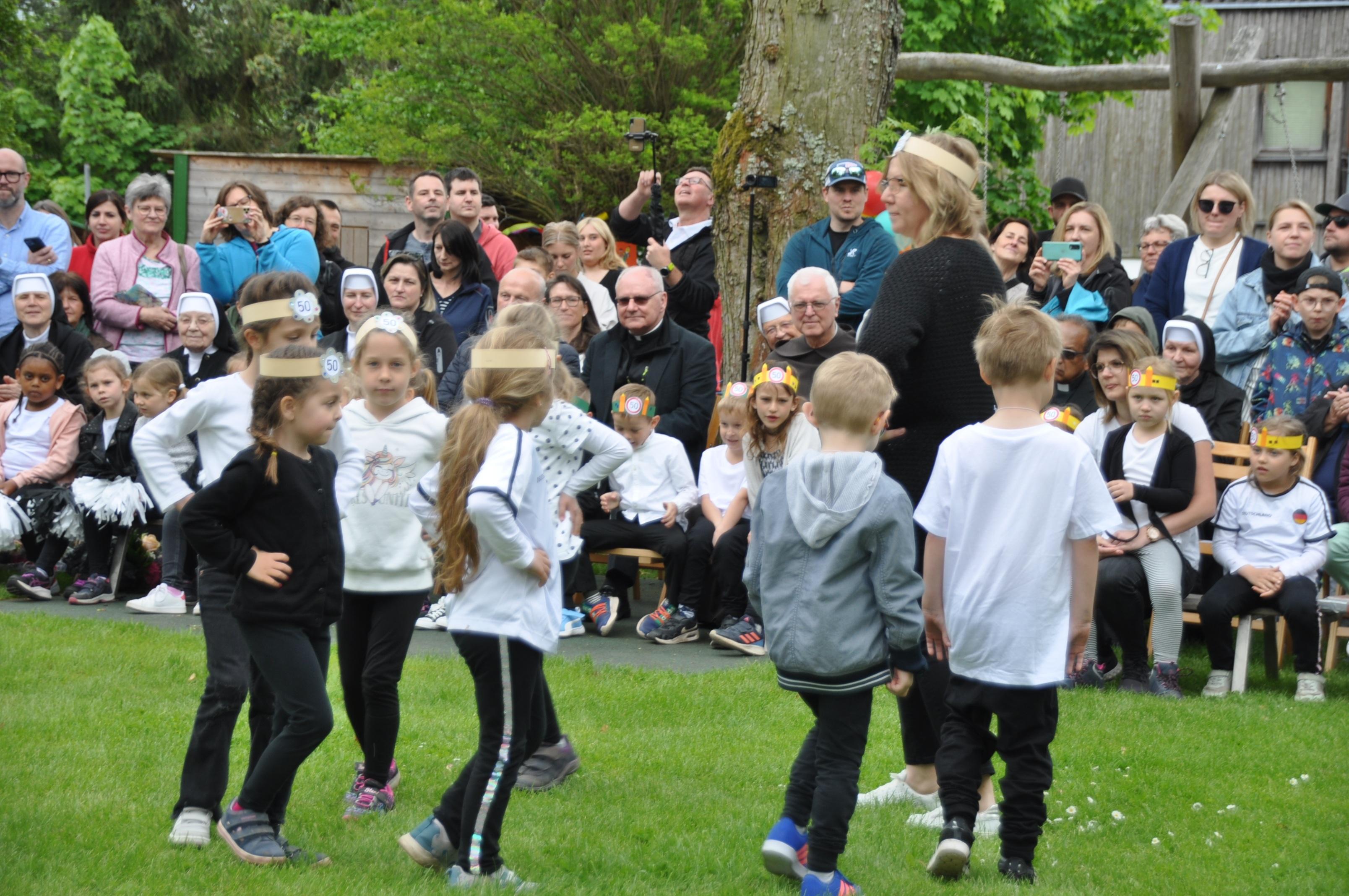 Gartenfest - der Kindergarten St. Michael in Höchstadt feierte