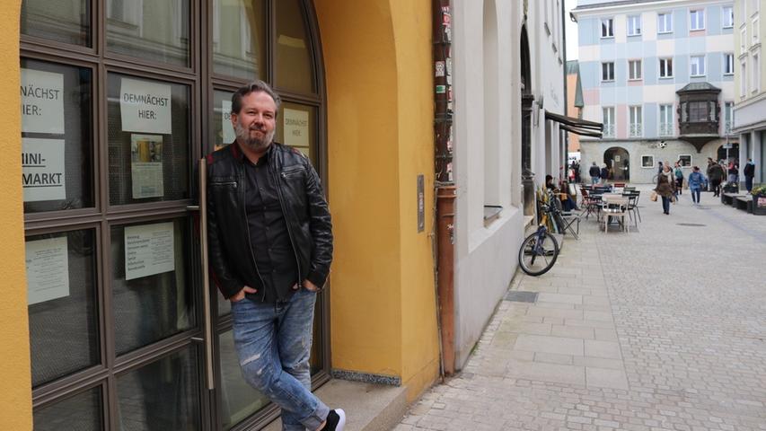 Mini-Baumarkt Betreiber Andreas Kölbl vor seinem künftigen Laden. Mini-Baumarkt Betreiber Andreas Kölbl vor seinem künftigen Laden.