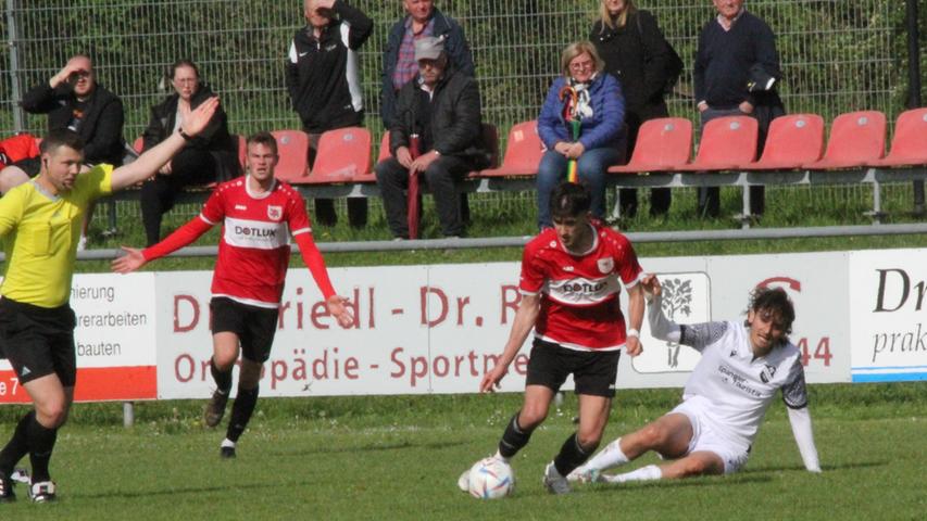 Der TSV 1860 Weißenburg und der FC Ehekirchen trennten sich mit einem 1:1-Unentschieden.