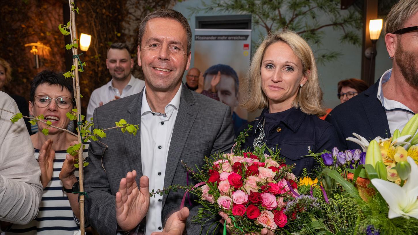 Er hat es geschafft: Ben Schwarz (mit Ehefrau Teresa) wurde am 14. Mai zum neuen Rother Landrat gewählt.