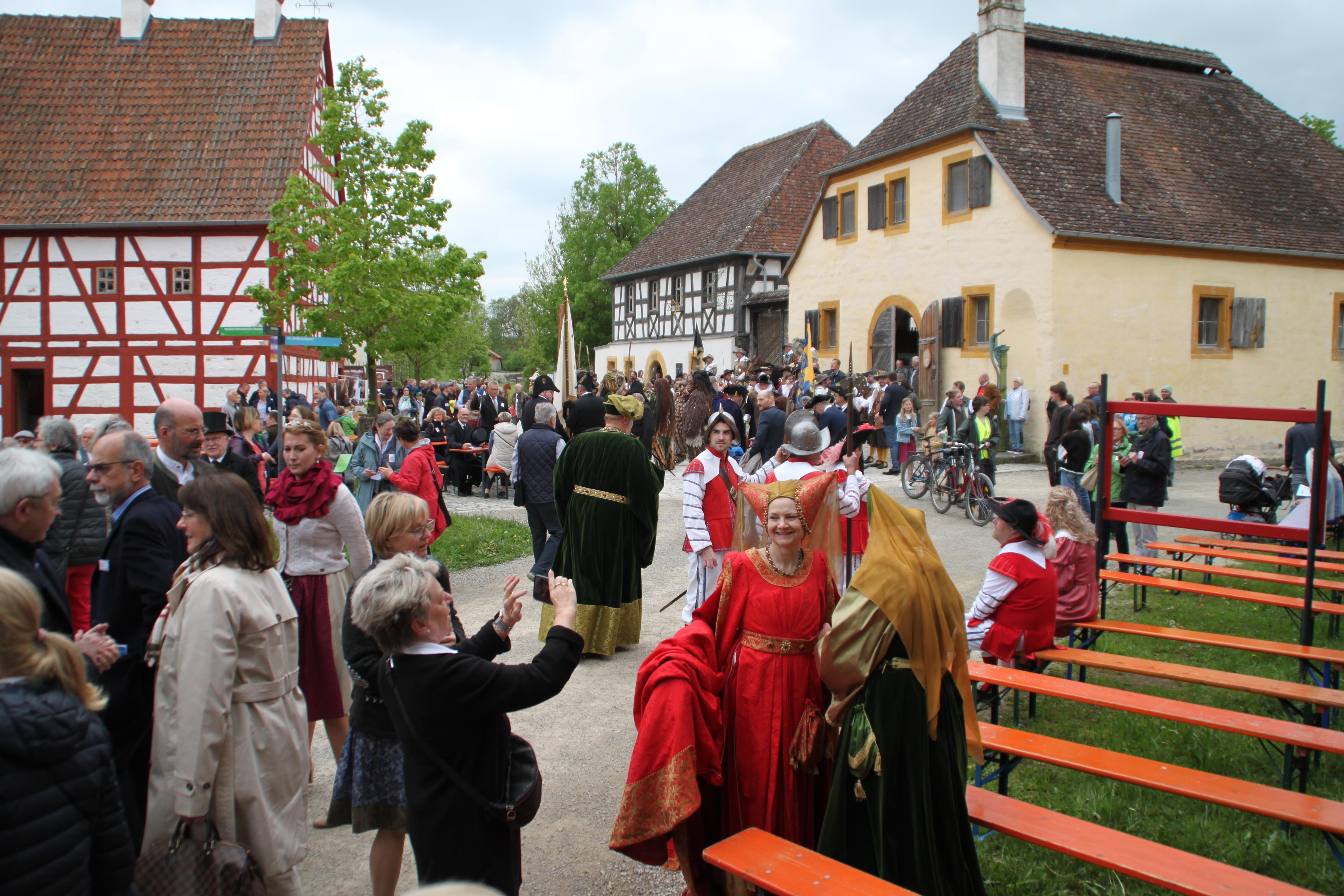 Der Dorfplatz des Freilandmuseums war gut gefüllt. 