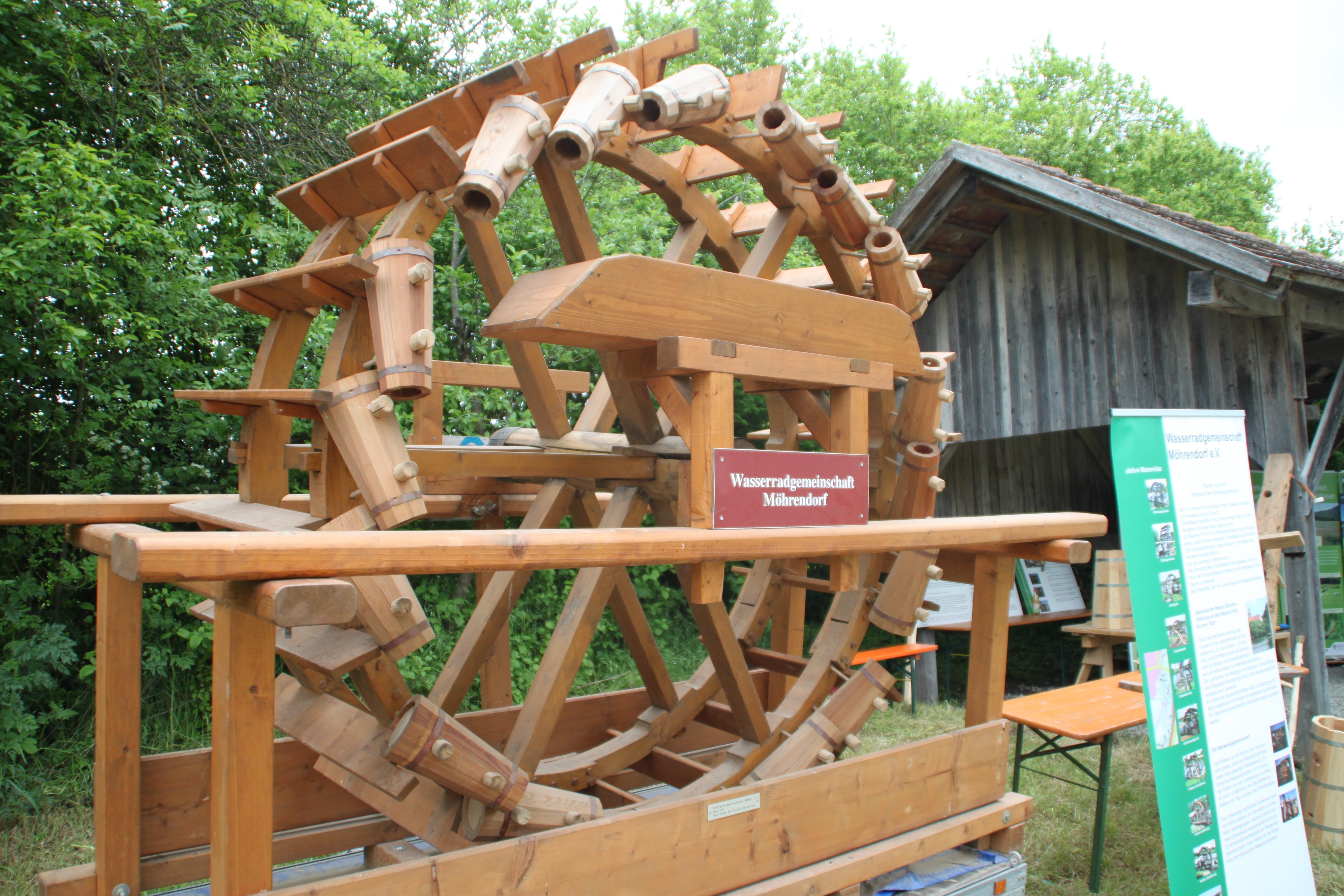 Im Museum waren zahlreiche Infostände, wie das Modell der Wasserradgemeinschaft Möhrendorf zu finden.