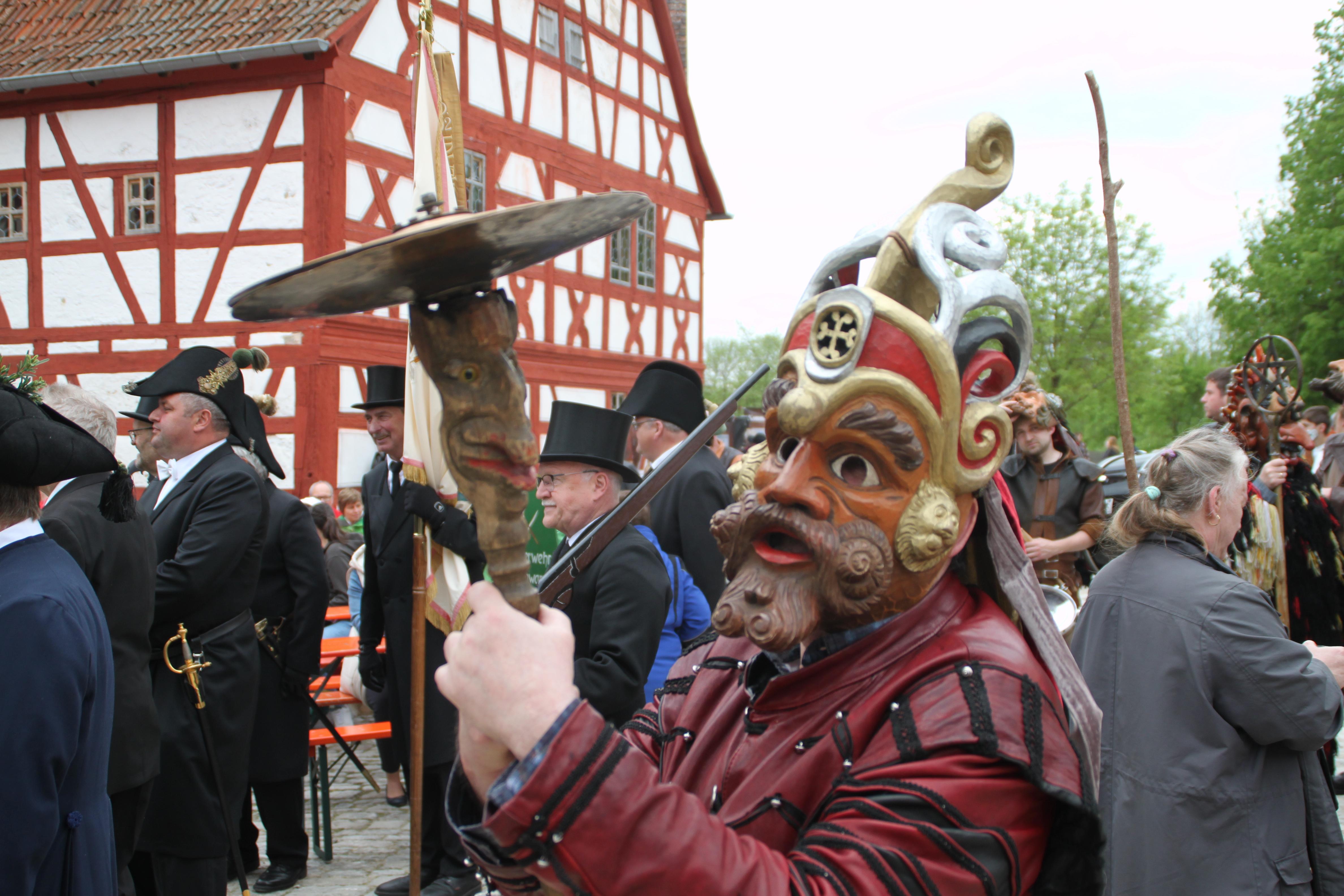 Tag des immateriellen Kulturerbes: Traditionelle Tänze und Bräuche im ...