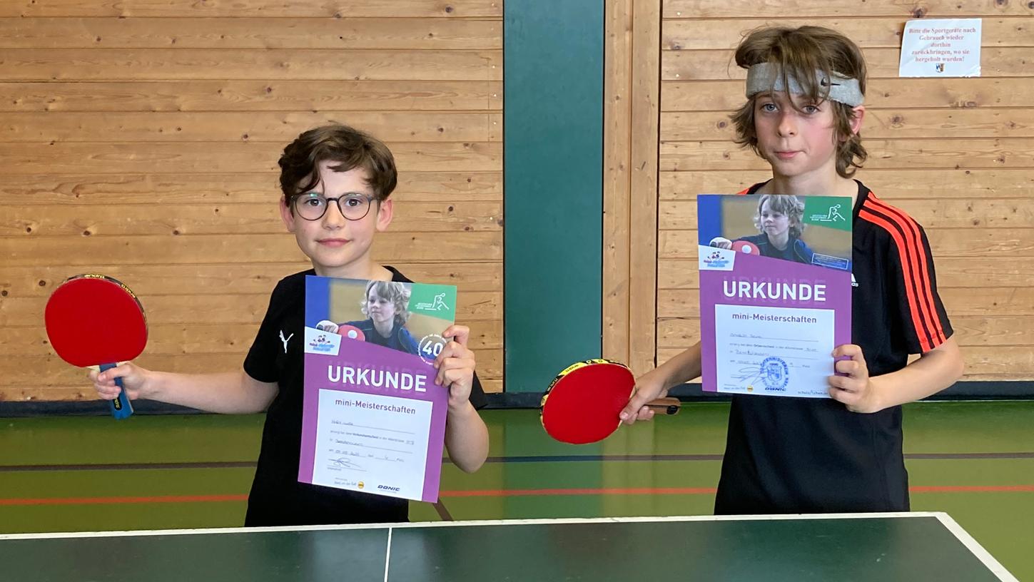 Luzie Hold (links) und Bruno Schlowin aus Schwabach überzeugten beim Verbandsentscheid der Mini-Meisterschaft im Tischtennis.
